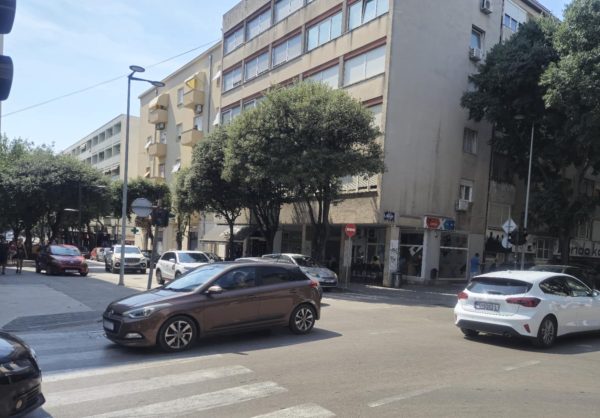 0e4c1698-a42e-4d88-8e30-7ac89e4e8300