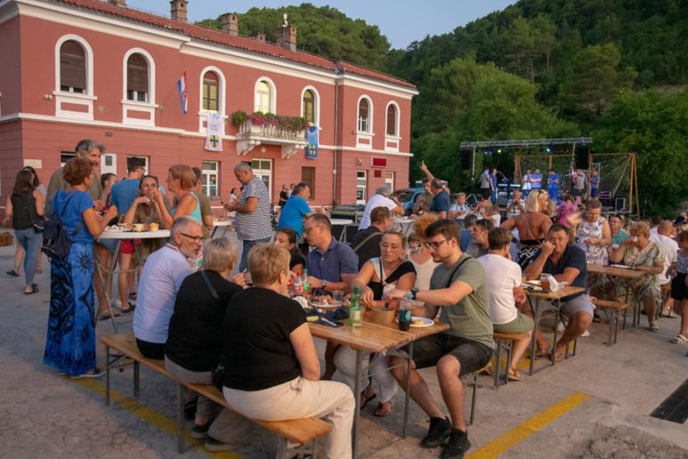 4480c1da-c7d8-4b0b-8ef3-6df9ff0aeaba