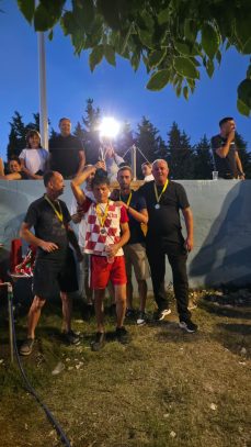 7685a03e-1bcc-4255-956e-bf8c971e0b40