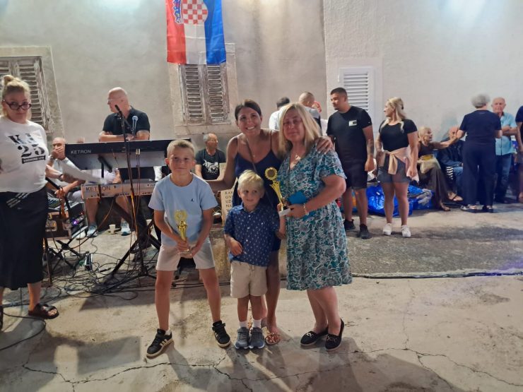 Oluja na Olibu najmlađi i najstarija sudionica