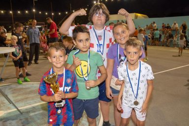 aee2b7bb-afff-4c46-8247-260faf763f6f