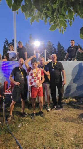 f1c0939b-5aad-4ab8-8486-cc7c7712bb1f