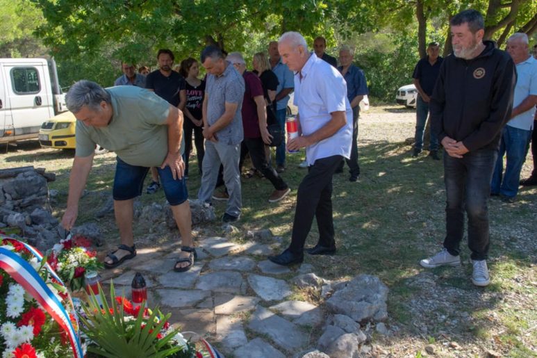 7beb31e6-778e-4c79-8308-b9928b2323d1