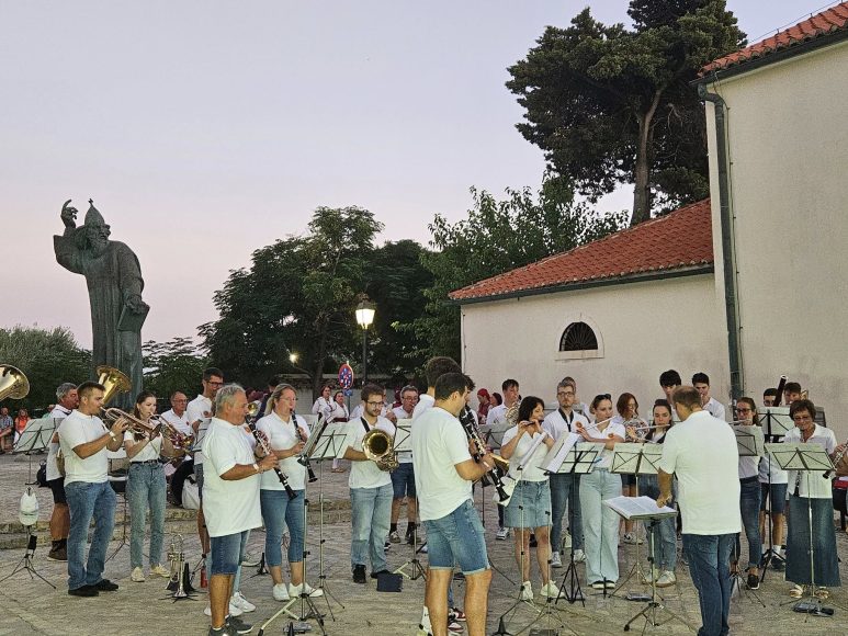 nin glazba folklor ples festival