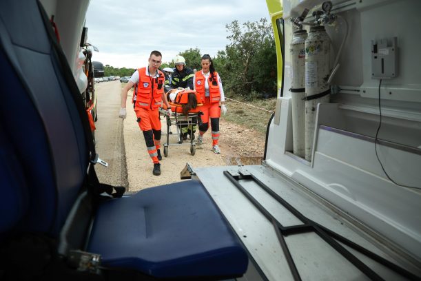 zadarska županija hitna služba prometna mesreća vježba 33