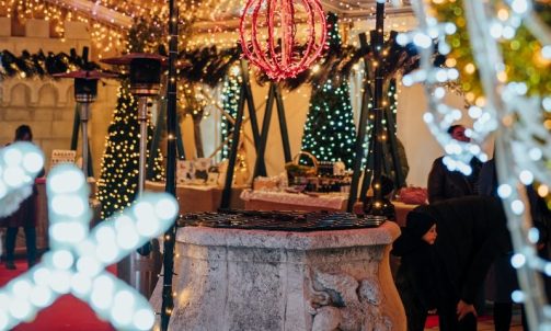 54 21 Božićni sajam obrtnici u atriju palače Cedulin 3.12.2024, Foto Matija Lipar_800_1200