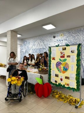 Edukativno-humanitarna akcija _Jedna jabuka na dan, doktor iz kuće van!_ EBTŠ ZADAR 2025 (1)