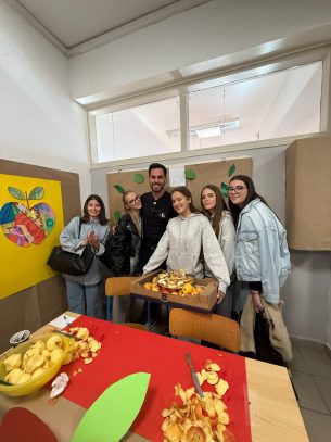 Edukativno-humanitarna akcija _Jedna jabuka na dan, doktor iz kuće van!_ EBTŠ ZADAR 2025 (8)