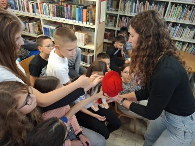 KNJIŽNICA UČENICI 3