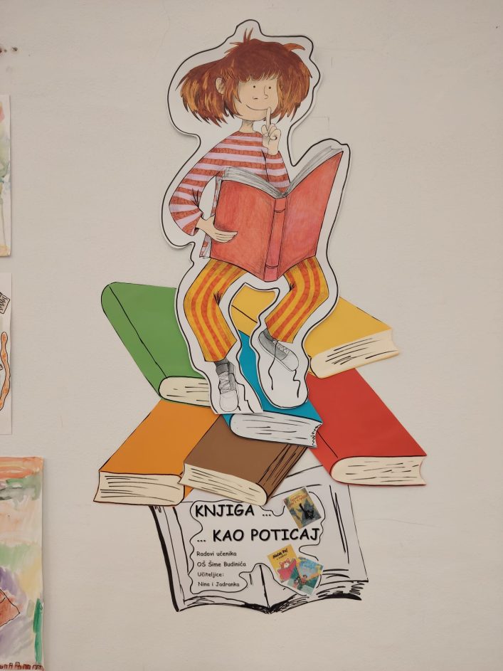 KNJIŽNICA UČENICI IZLOŽBA