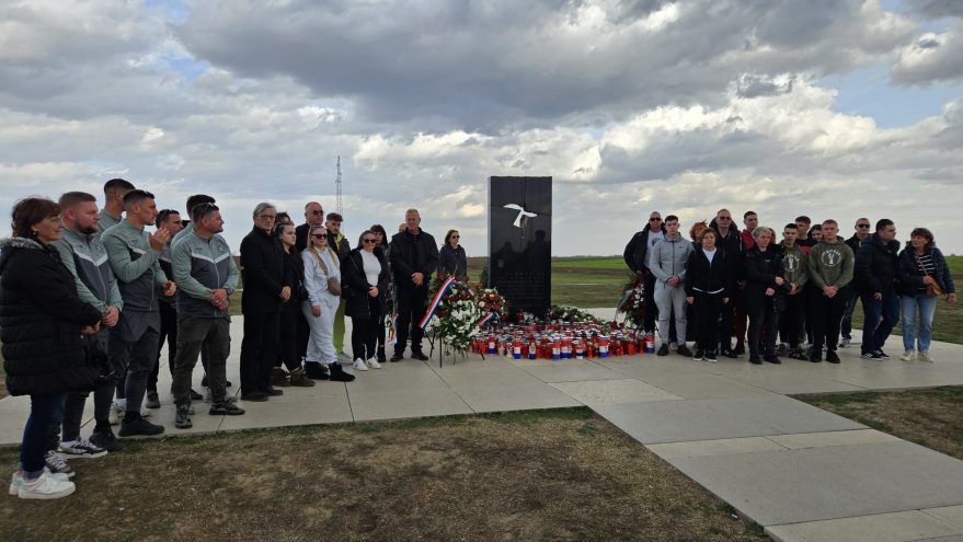 SVETI FILIP I JAKOV predstavnici općine i mještani posjetili Vukovar 7