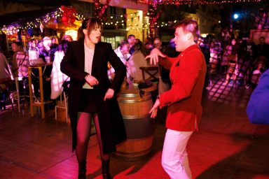 DJ Ante Dujić Božićni gramofon 03.12.2025, foto Bojan Bogdanić 05.jpg_1600x1067