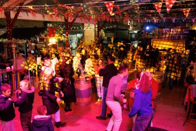 DJ Ante Dujić Božićni gramofon 03.12.2025, foto Bojan Bogdanić 08.jpg_1600x1067