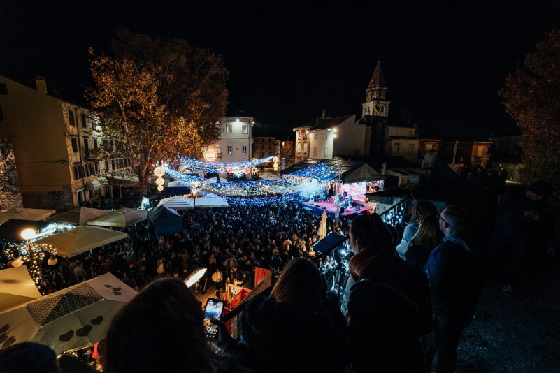 03 031 Tajči Advent u Zadru 6.12.2025, Foto Matija Lipar