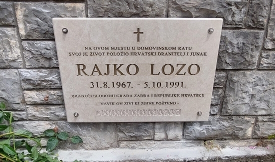 spomen ploca rajka loze foto grad zadar
