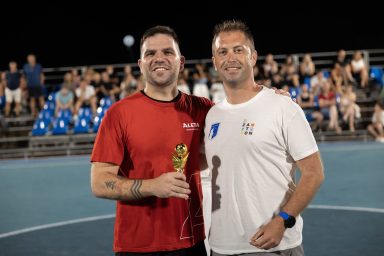 Najbolji igrač i vratar turnira Antonio Tomljanović s direktorom TZM Zaton Ivan Miljković