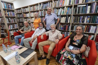 Sudionici 5.Glazbeno književnog susreta ŠtoKajČa_sjede Darko Petrov, Ivan Čehok, Mimi Zadarski i Ines Kolega _stoje Vesna Benić i Milo Škara