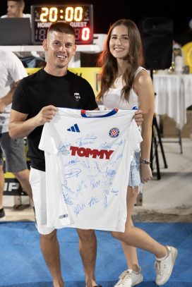 Tombola, dres HNK Hajduk potpisan od svih igrača