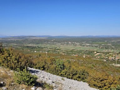 Panorama Vukšića i susjednog sela Bulić s pogledom s povijesne brda Gradine
