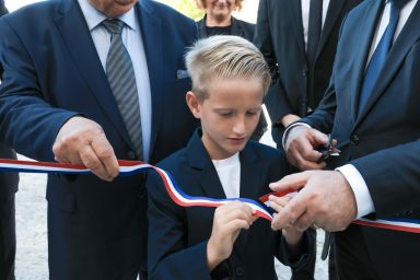 1000323775