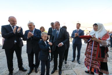 1000323780